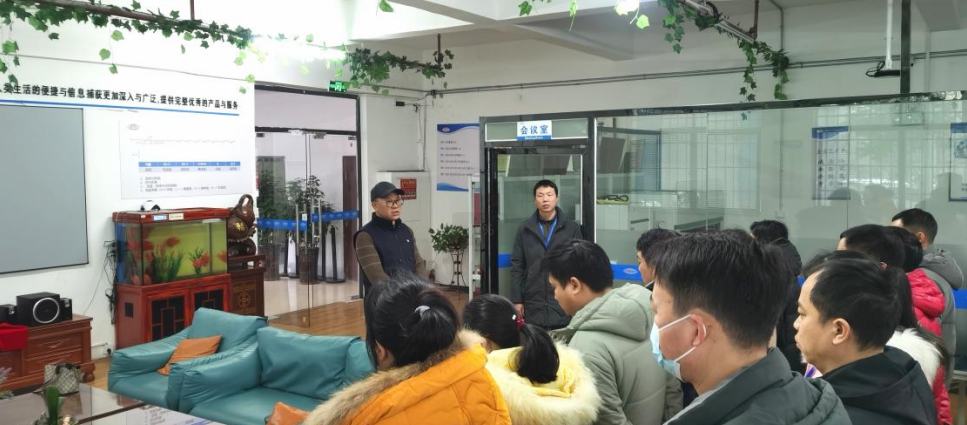 公司精英训练营召开年终总结早会